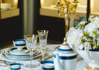 Beau set de plateaux et chandeliers d'ors